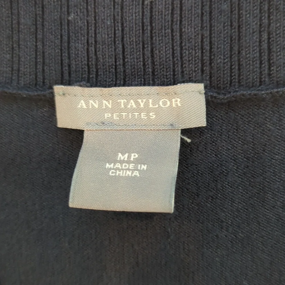 Ann Taylor Petites Low Cut V-Neck Sweater. Dark Blue Size Medium Petite - Picture 3 of 8